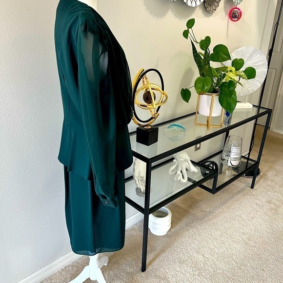 After Dark: Women’s Green Dressy two piece outfit long sleeve, shirr front Sz 14 - Picture 4 of 12